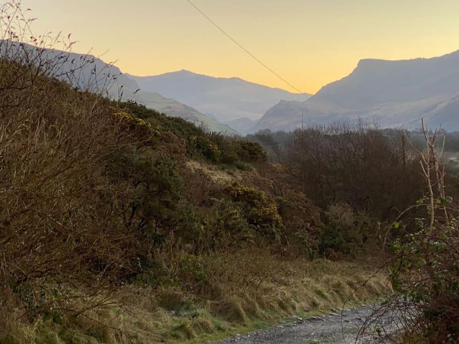 Welsh Holiday Home Sleeps 5 Close To Beaches & Mountains Nantlle Экстерьер фото